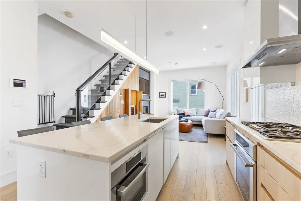 502 E 3rd St #1, Boston