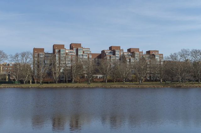 975 Memorial Drive #211, Cambridge