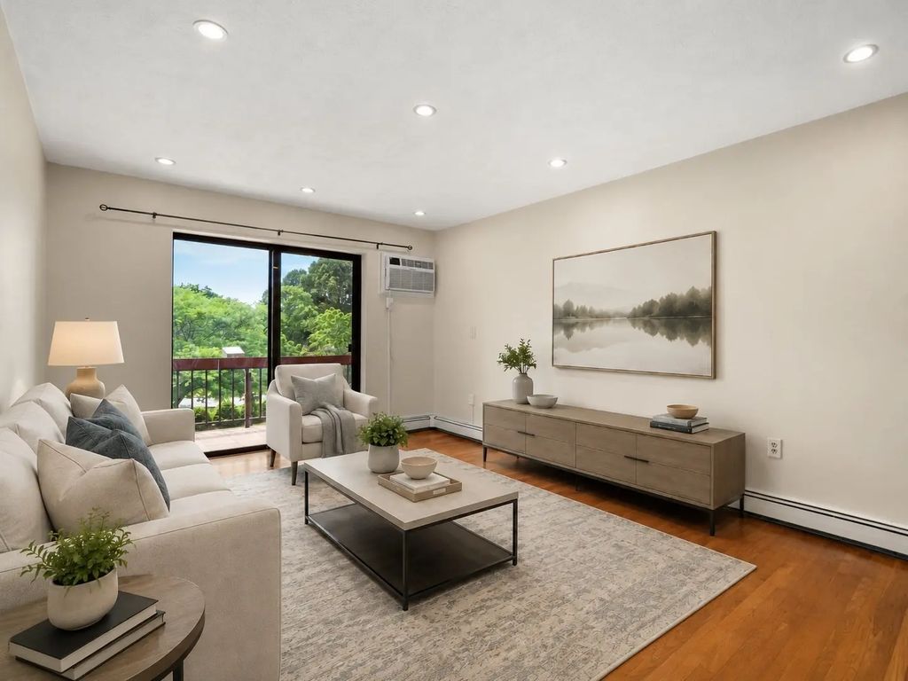655 Saw Mill Brook Parkway #20, Newton