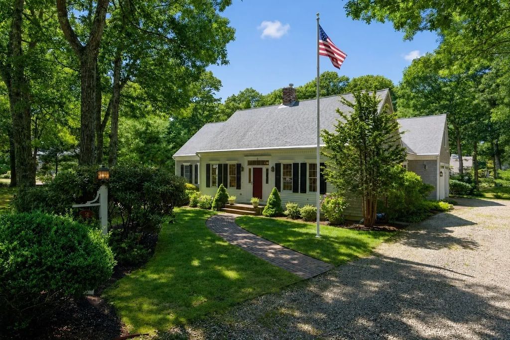 2 Huckleberry Dr, Orleans