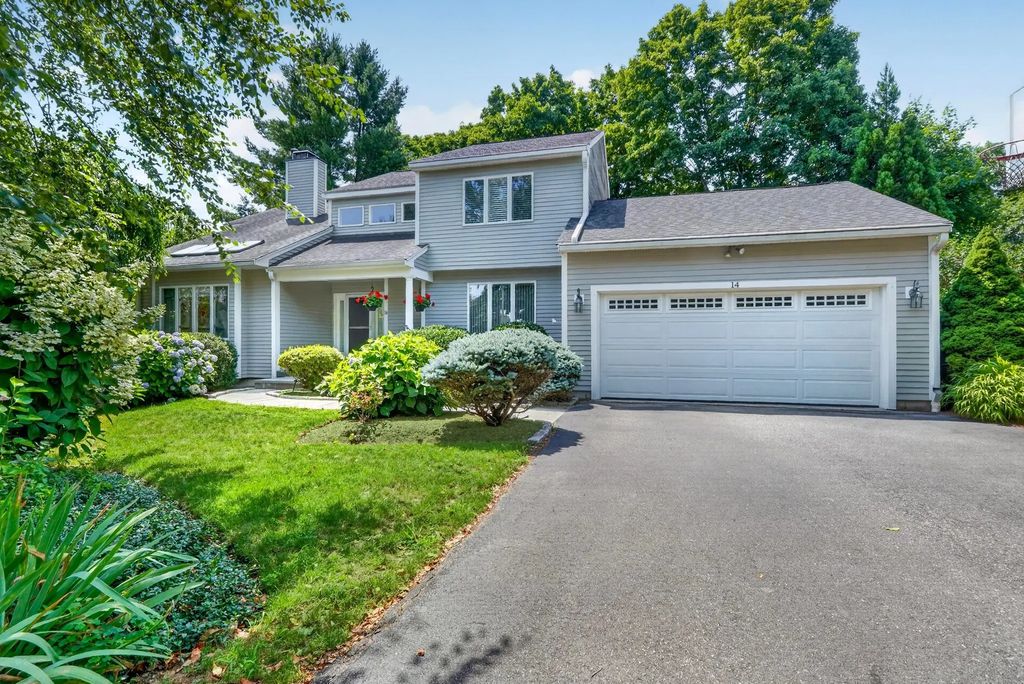 14 Mulberry Ln, Canton