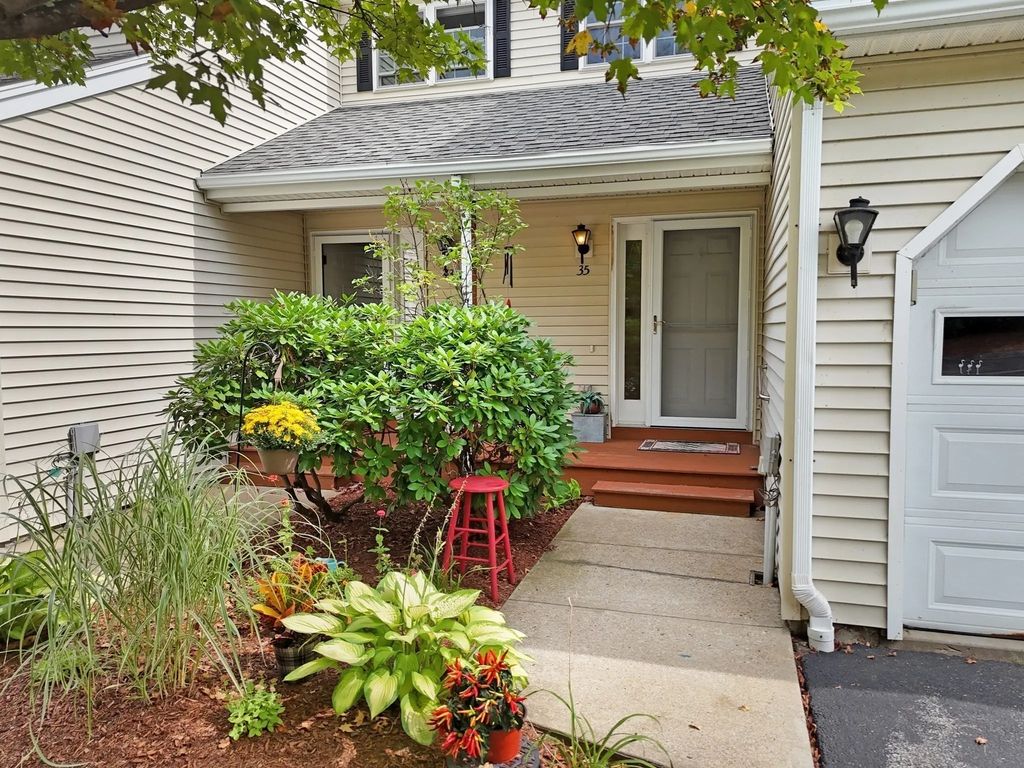 35 Belgian Ln #35, Leominster