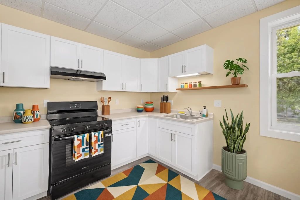 459-463 East St #1st Floor R, Ludlow