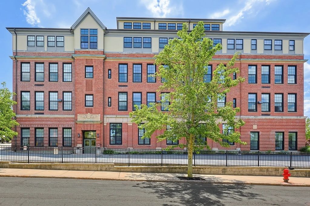 72 Ashland St #408, Malden
