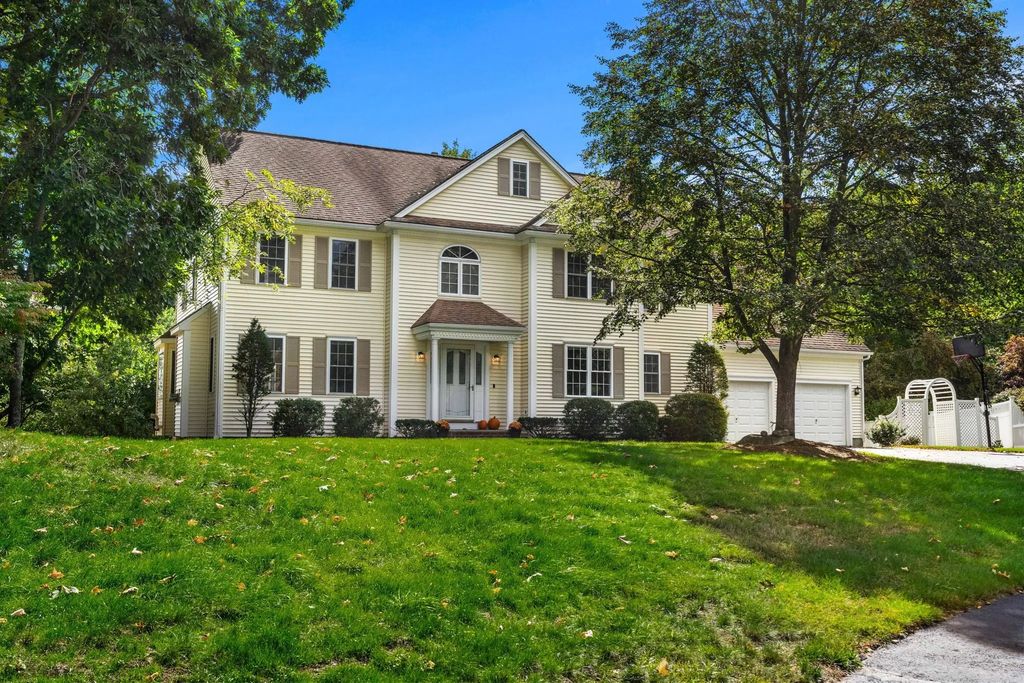 8 Jack Rabbit Ln, Westford