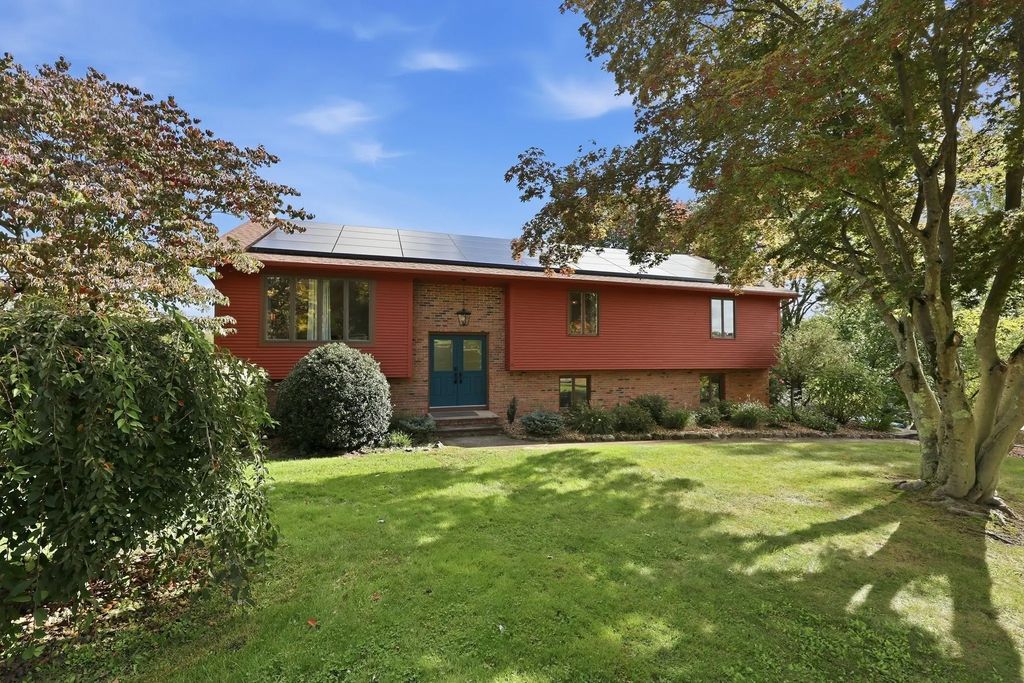 36 Goldenview Drive, West Springfield