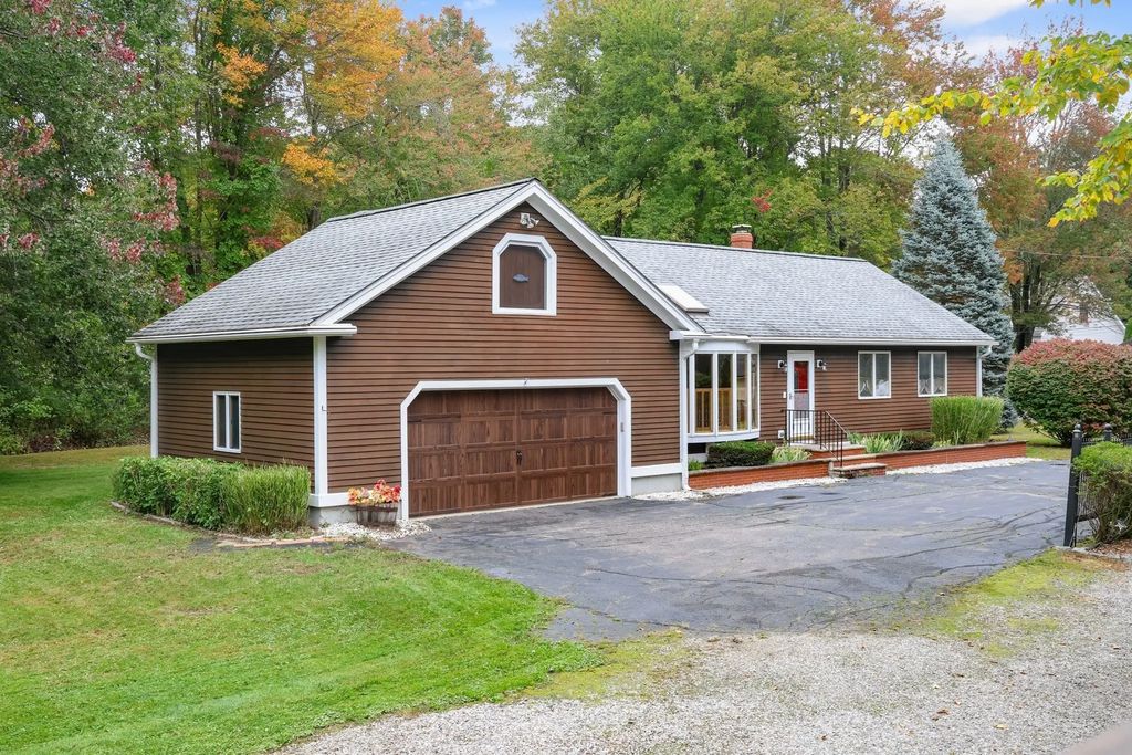 3 Amidon Ave, Amesbury