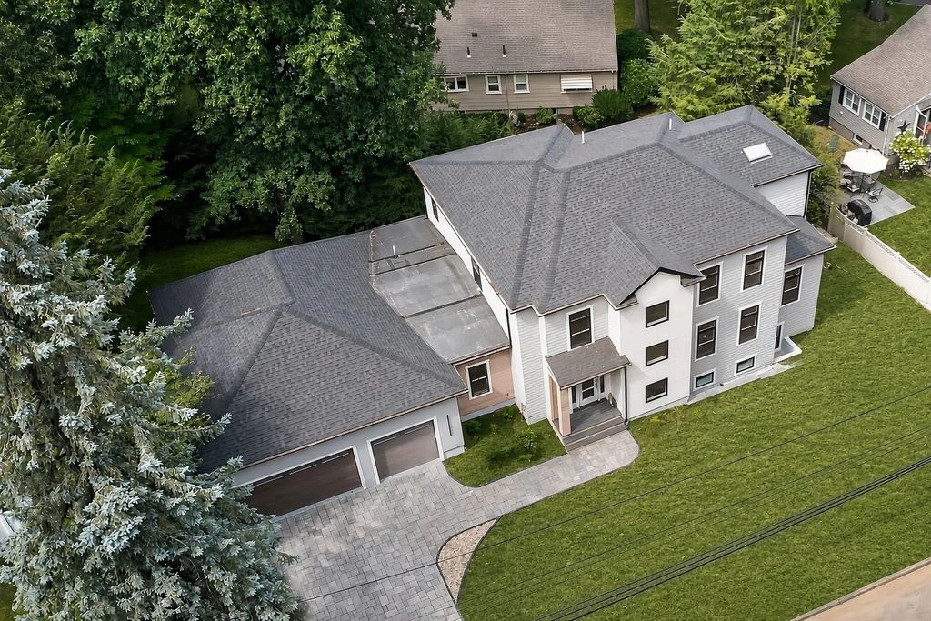 23 Lantern Ln, Arlington