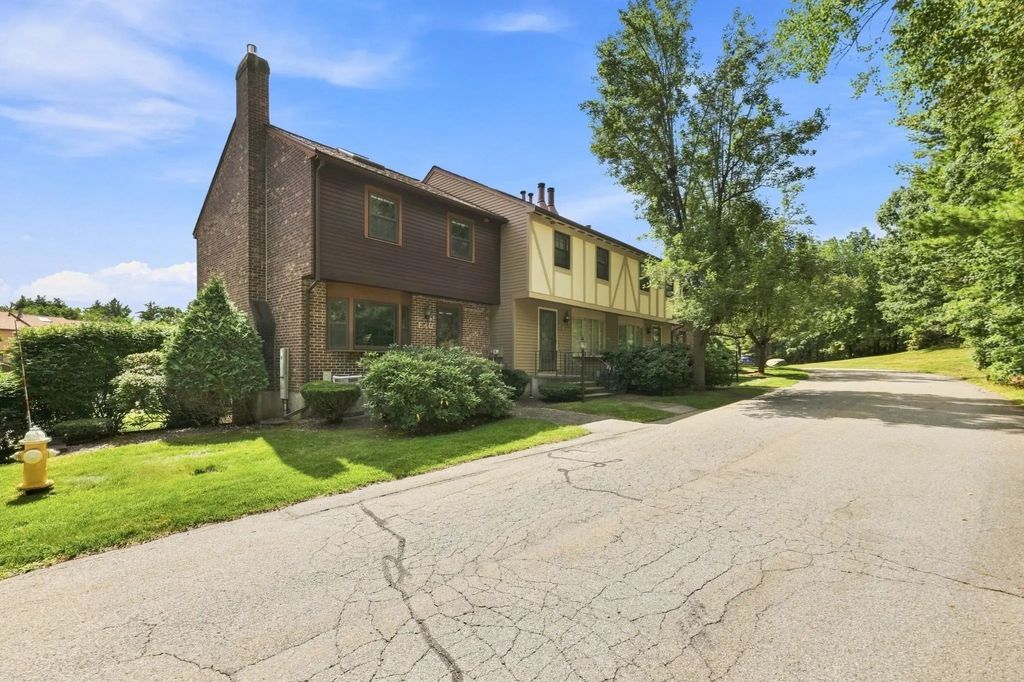 E-46 Scotty Hollow Dr #e-46, Chelmsford