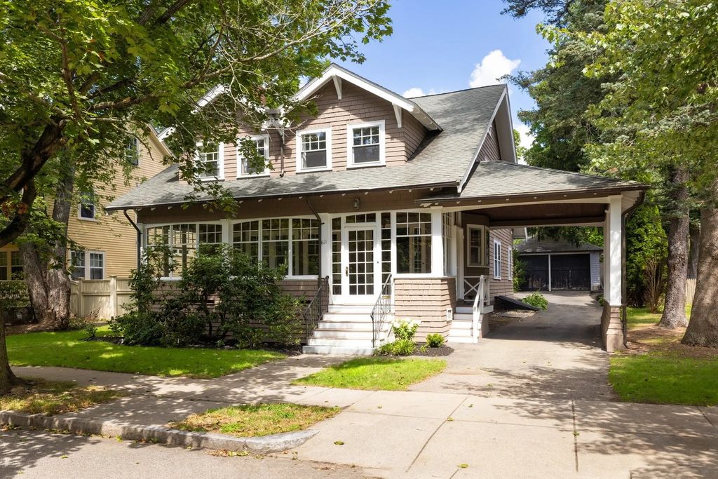 861 Commonwealth Ave, Newton