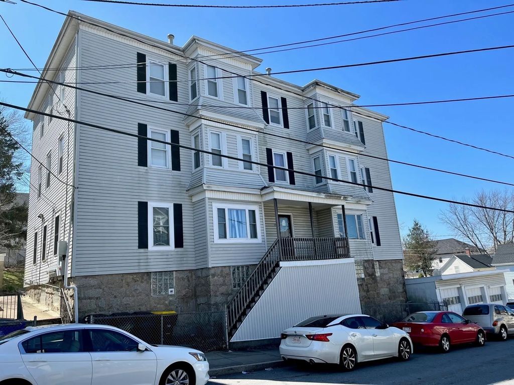 233 Division St. #2w, Fall River