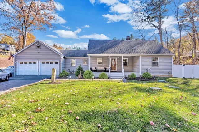 68 E Main St, Hopkinton