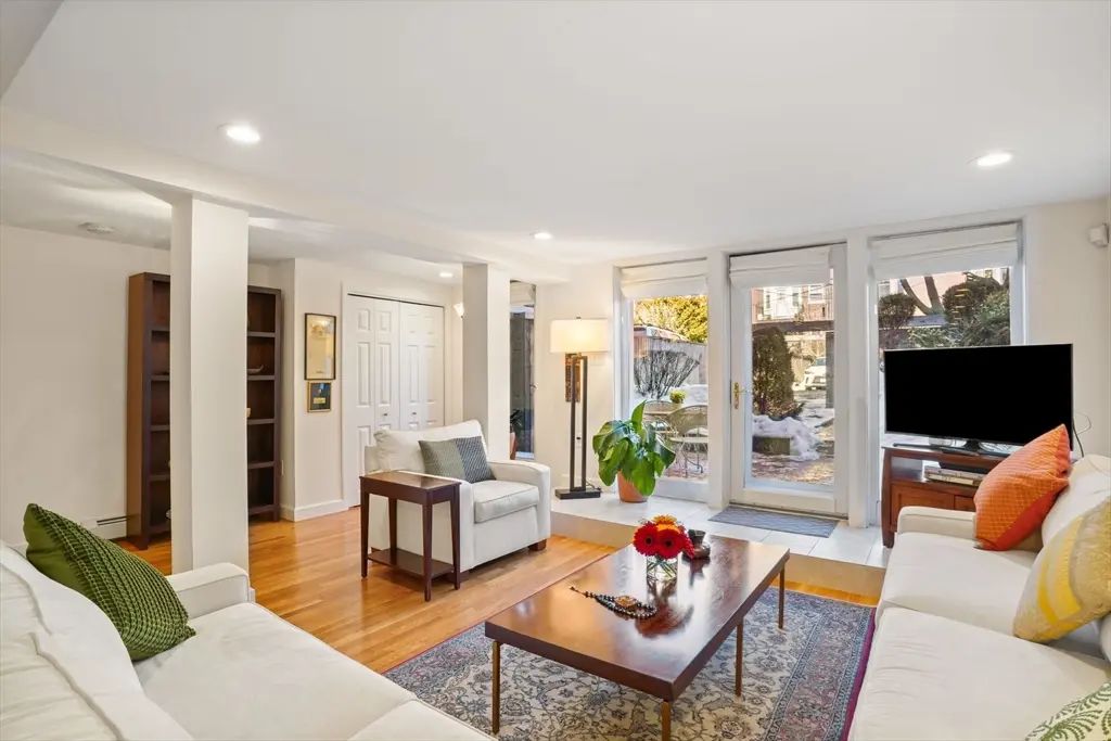 29 Holyoke St #1, Boston