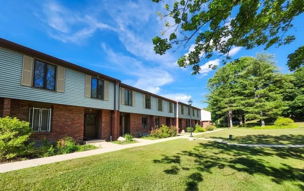 10 Winston Ct #10, Amherst