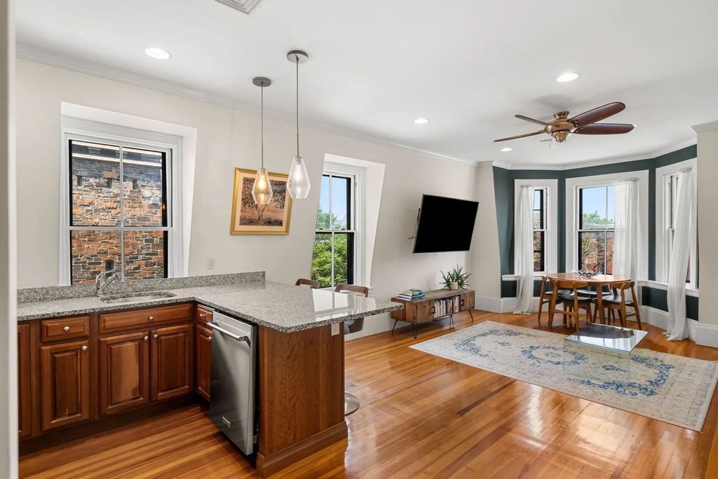 400 Broadway #7, Somerville
