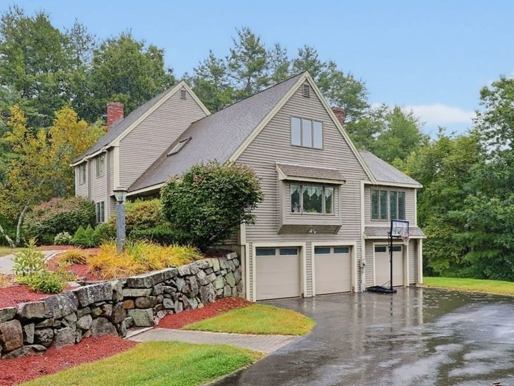 140 Paquawket Path, Groton
