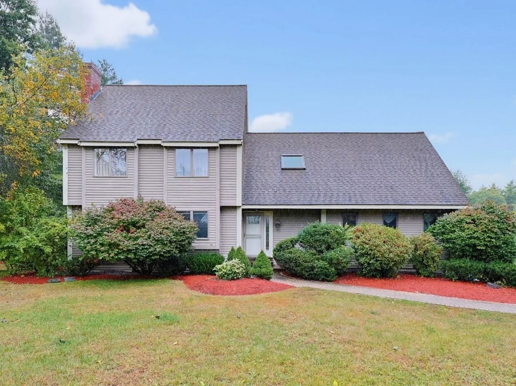 140 Paquawket Path, Groton