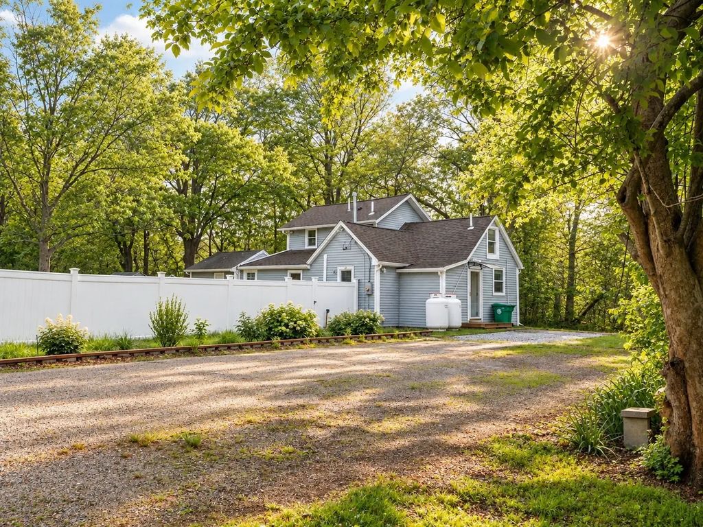 36 Brackett Rd, Ashland