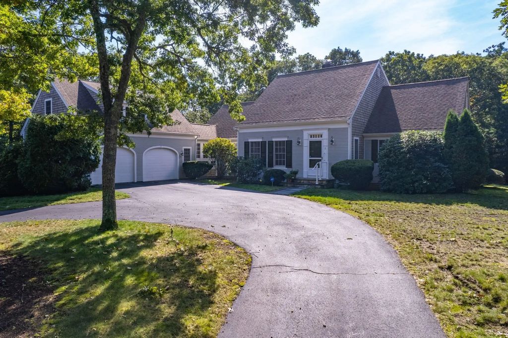 2 Harding Ln, Harwich