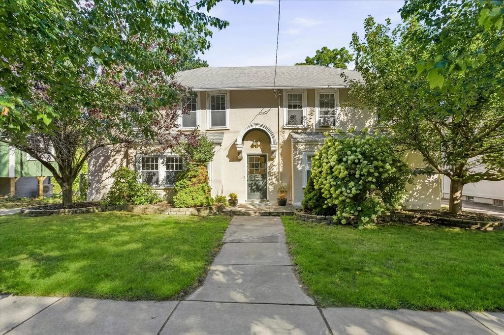 306 Edge Hill Road #2, Milton
