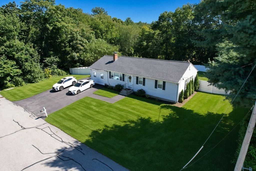 50 Ellen Rd, Taunton