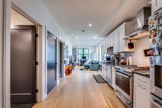 120 Moore St #205, Boston