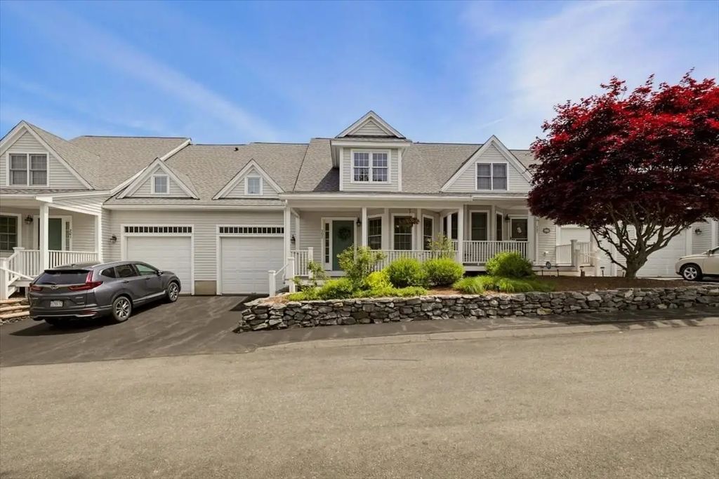 10 Charnstaff Lane #202, Billerica