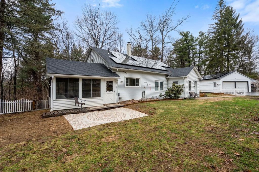 61 E Brimfield Rd, Holland
