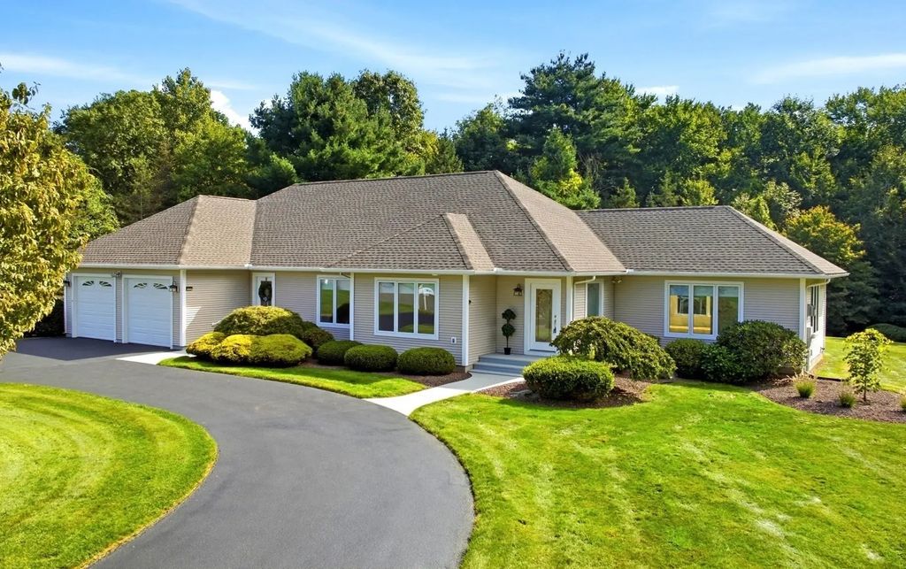 38 Deer Run Ter, East Longmeadow