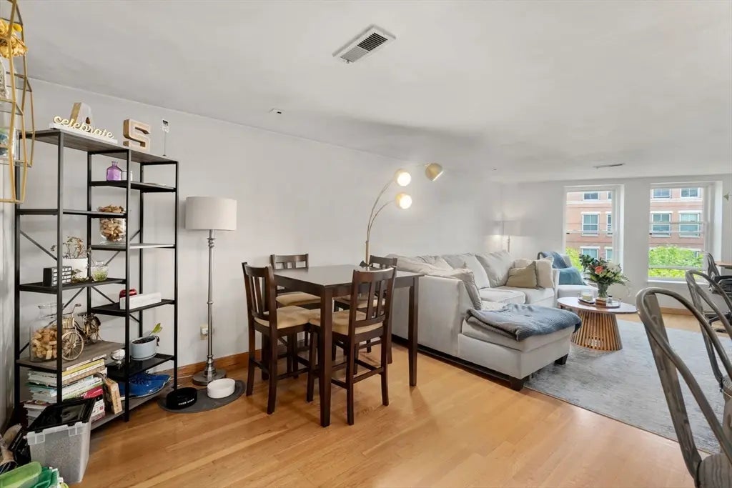 386 Commercial Street #4e, Boston