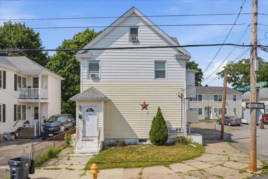 44 Warwick Rd, Pawtucket