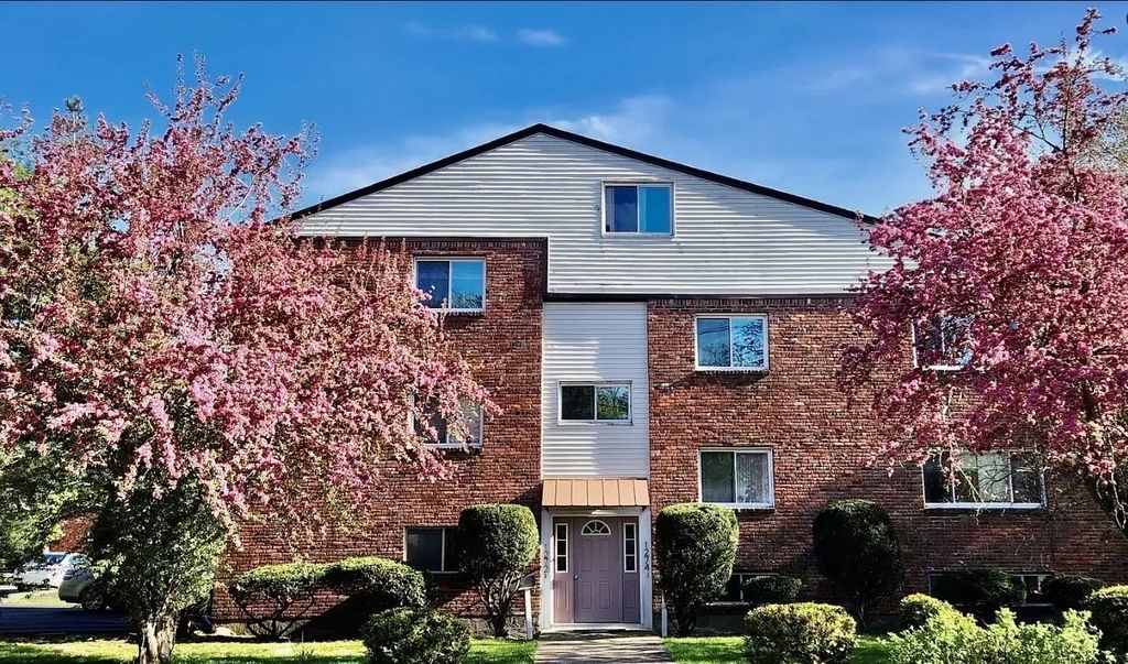 1274 Beacon #2, Newton