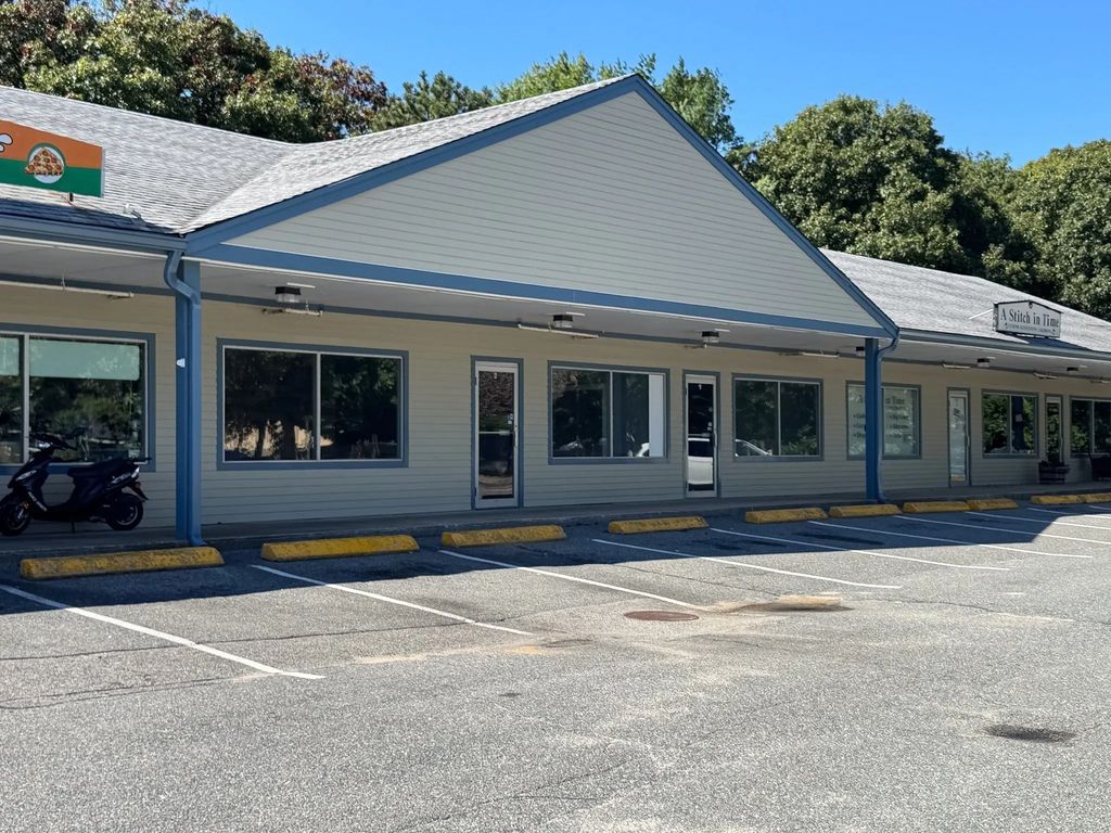 394 Main St, Dennis