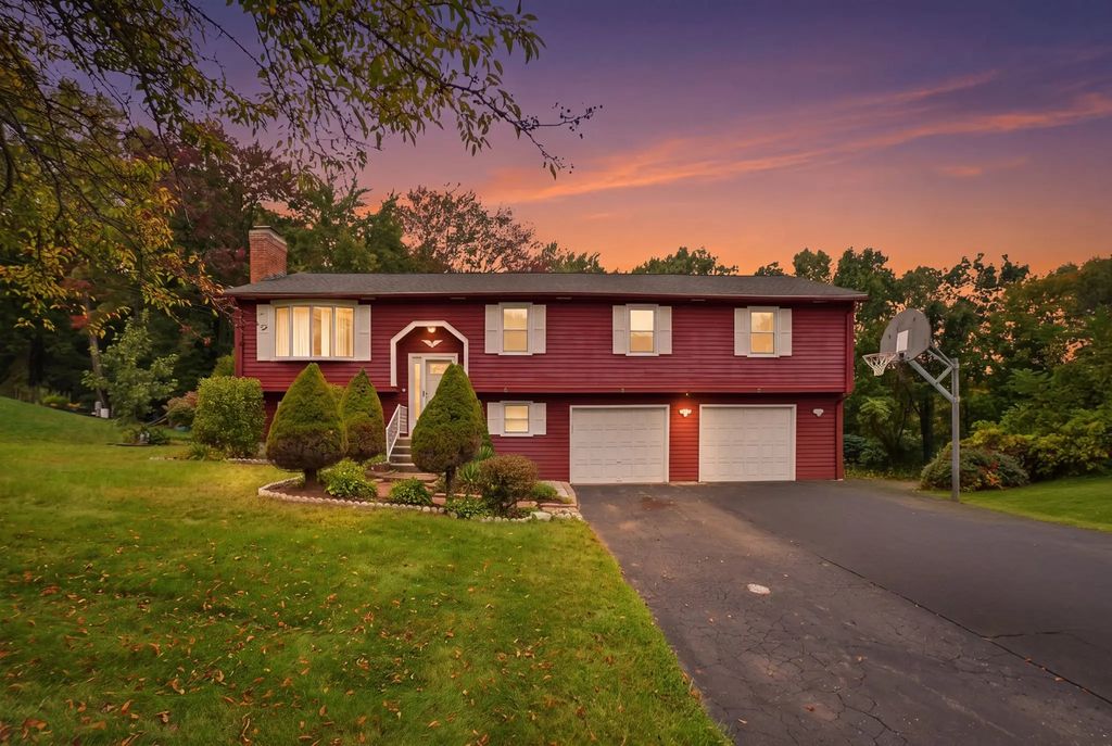 131 Beacon Hill Rd, West Springfield