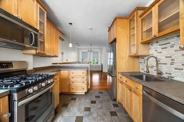 23 Netherlands Rd #1, Brookline