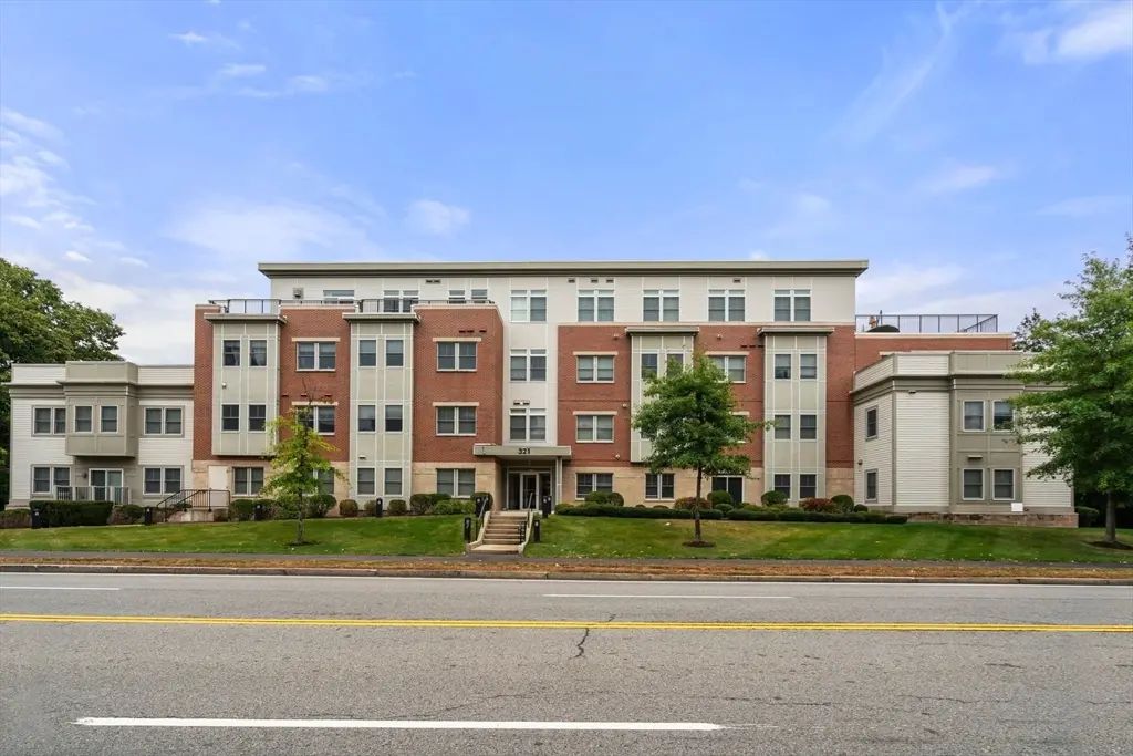 321 Hammond Pond Parkway #201, Brookline