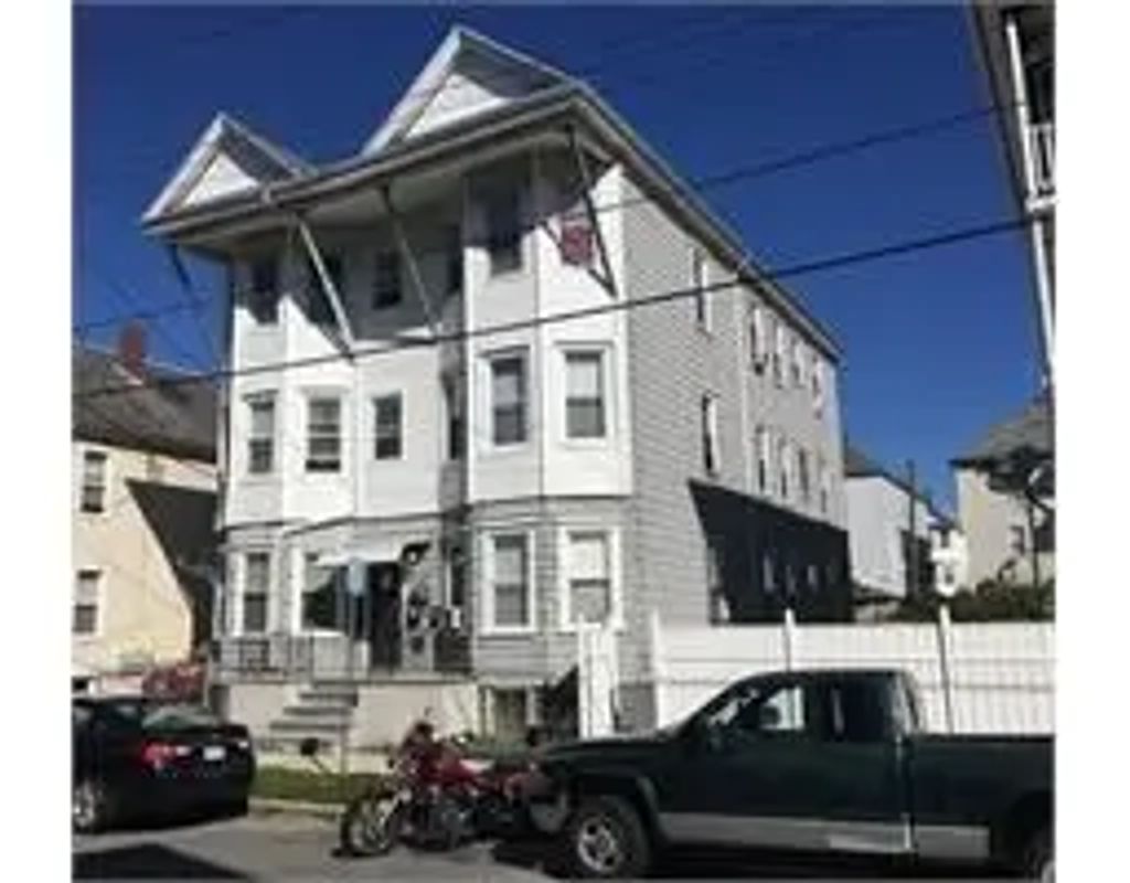 157 Hathaway St #3e, New Bedford