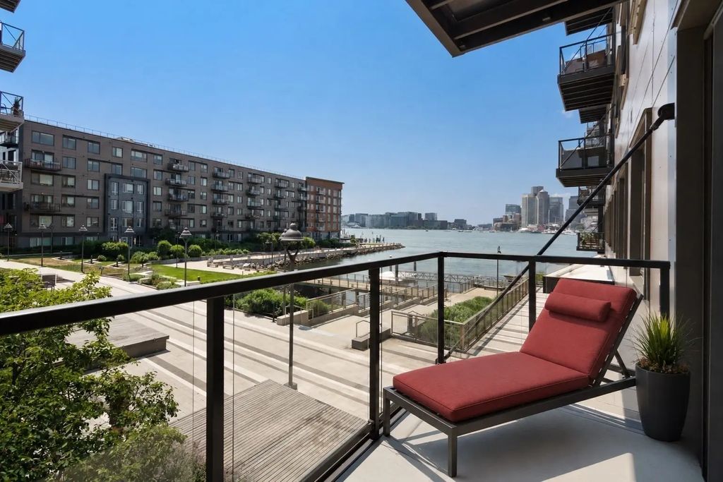 65 Lewis St #216, Boston