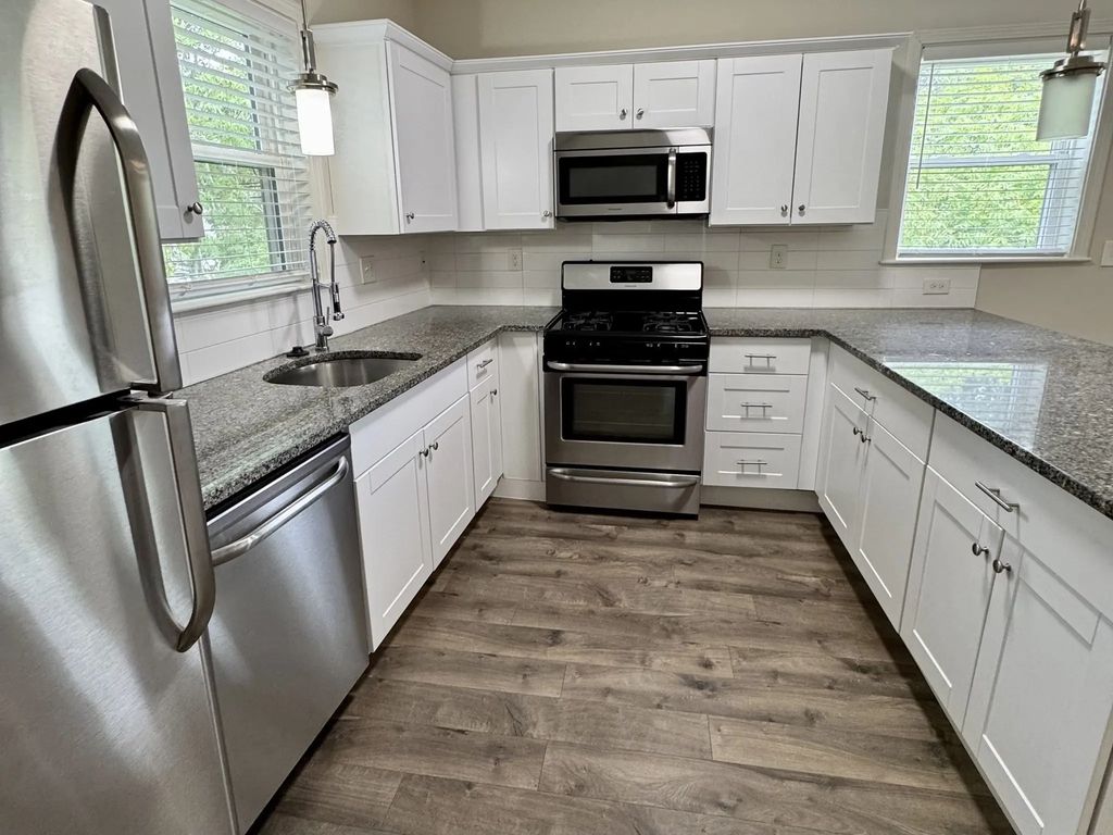 10 Elliott Pl #3r, Peabody