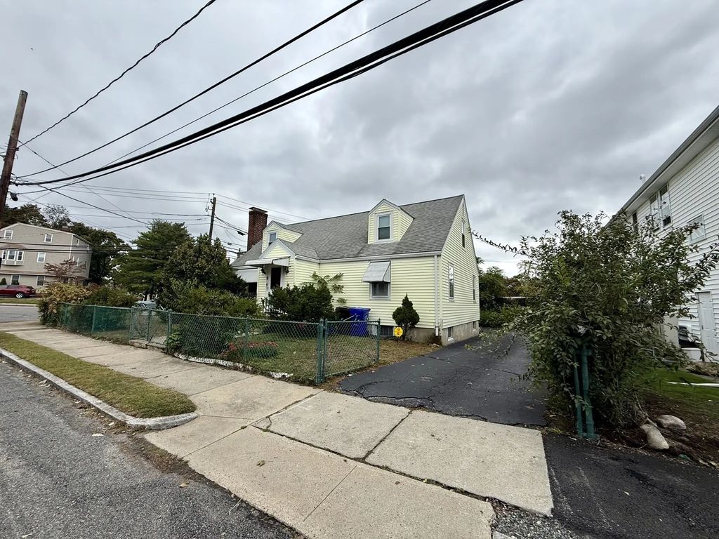 19 Brookdale Rd, Arlington