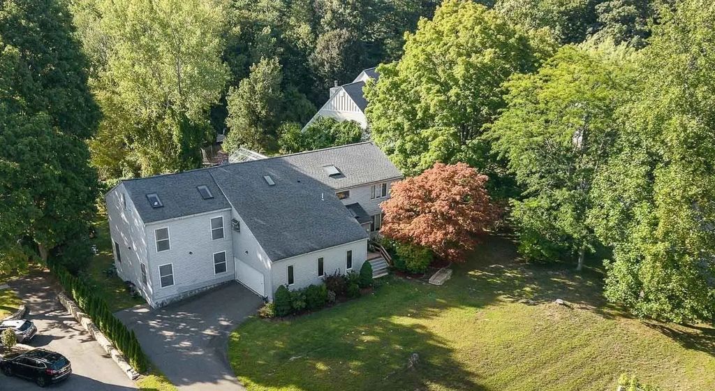 10 Pond View Ln, Ashland