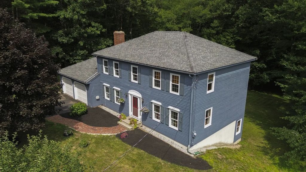 39 Hillside Dr, Sturbridge