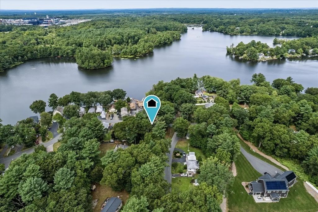 65 Neponset Heights Ave, Foxboro