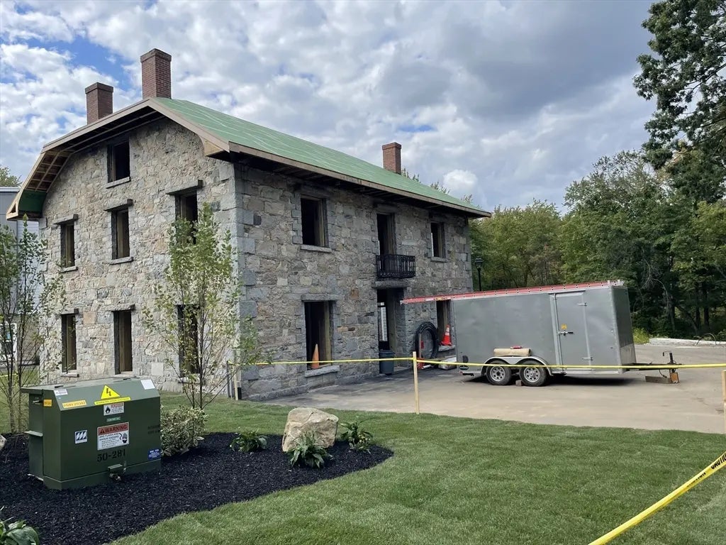 225 Middlesex Turnpike #106, Burlington