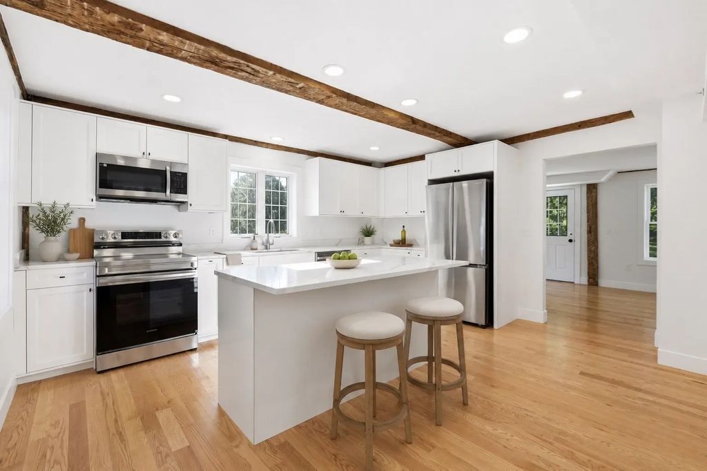 164 Main St #a, Westford