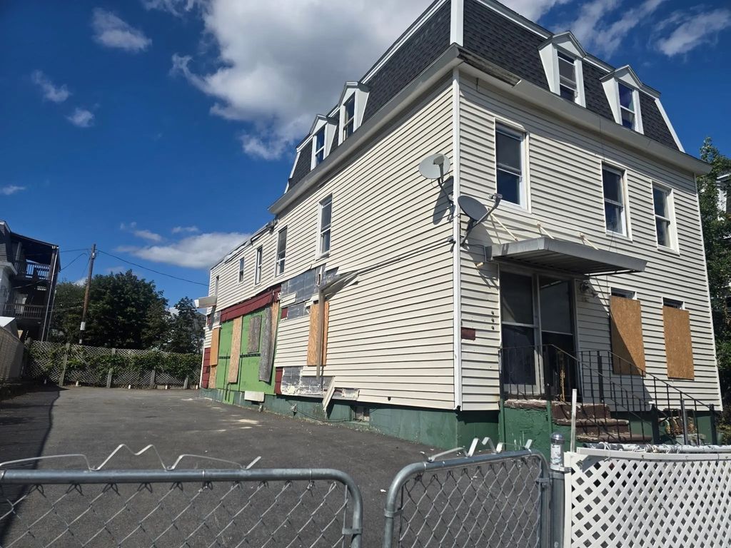 158 Austin St, Worcester