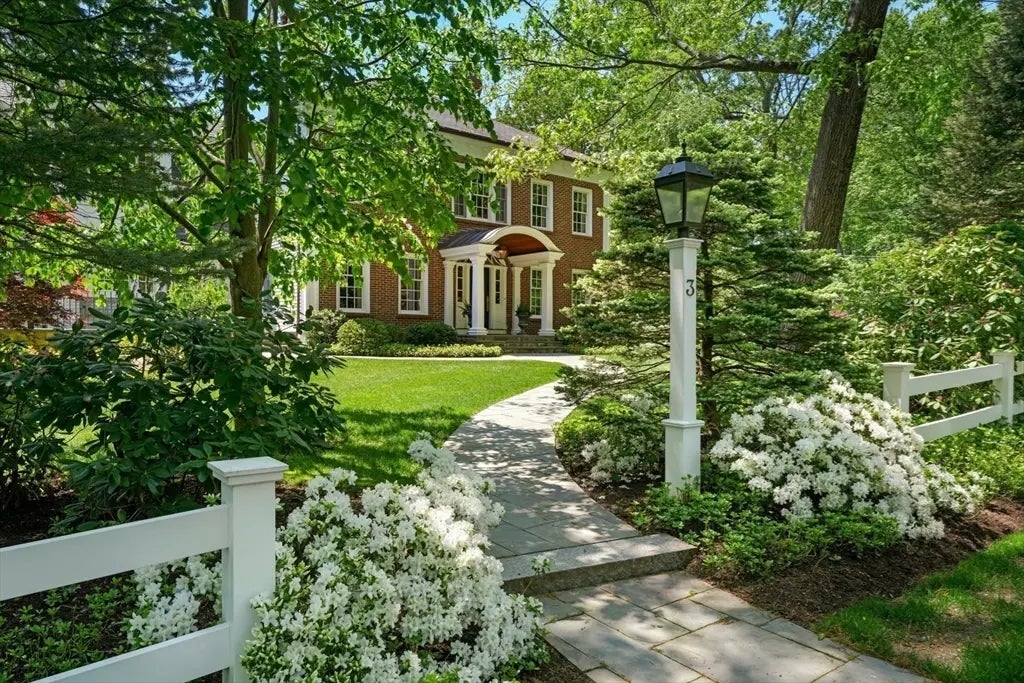 3 Ravine Rd, Wellesley