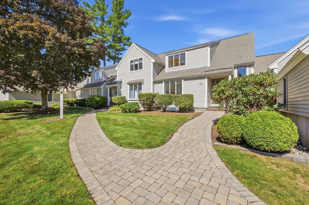 33 Mid Iron Dr #33, North Reading
