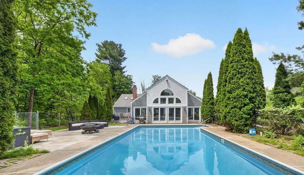 57 Center St, Groveland