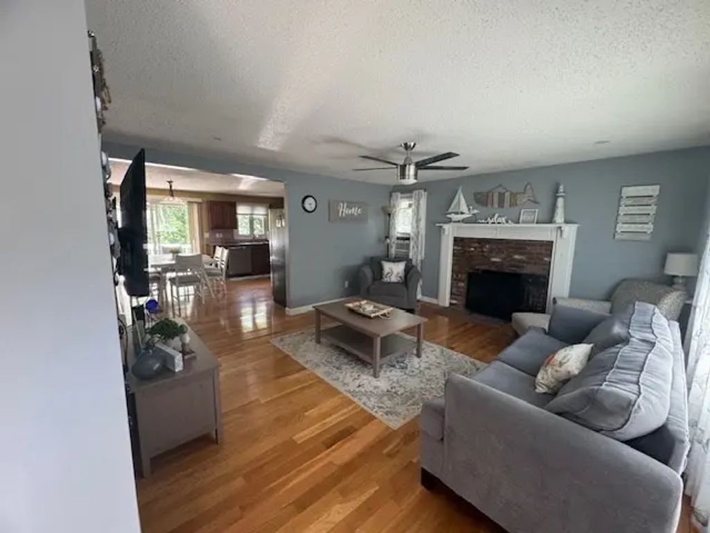 66 Central Ave #1, Falmouth